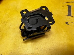 WSPORNIK MOCOWANIE KRATKI BAGAŻNIKA LEWE LEWY PORSCHE MACAN 95B