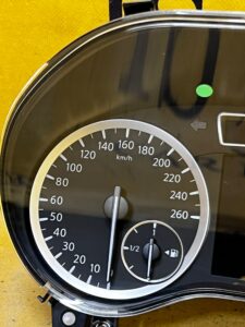 LICZNIK ZEGARY WYŚWIETLACZ INFINITI Q30 2.2 CDI