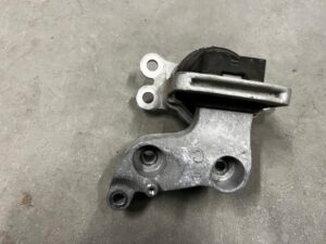 ŁAPA PODUSZKA SILNIKA RENAULT TALISMAN NISSAN X-TRAIL T32 1.6 DCI