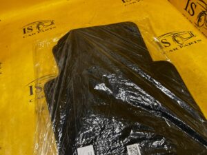 DYWANIKI WYCIERACZKI WELUROWE ORYGINALNE 4 DRZWI FORD BRONCO 21- NOWE OEM