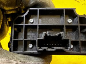 PRZEŁĄCZNIK PANEL HAMULCA RECZNEGO POSTOJOWEGO RANGE ROVER VELAR L560