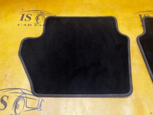 KOMPLET DYWANIKI WYCIERACZKI WELUROWE ORYGINALNE TYŁ FORD FIESTA MK8