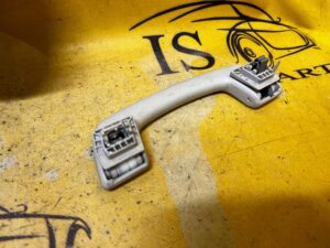 UCHWYT UCHO PODSUFITKI PRZEDNI BMW 5 G30