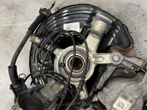 NOGA AMORTYZATOR ZWROTNICA ZAWIESZENIE PRZÓD PRAWY INFINITI Q30