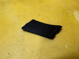 ZAŚLEPKA OSŁONA KLAMKI WEWNĘTRZNEJ TYŁ PRAWY LAND ROVER DISCOVERY 5 V L462