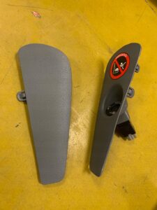 PRAWA OSŁONA DESKI BOCZEK ZAŚLEPKA NISSAN NV200