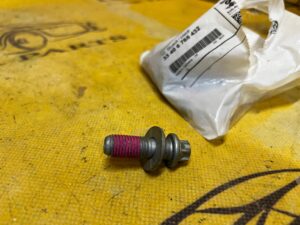 4 X ŚRUBA PIASTY KOŁA TYŁ BMW E53 E60 E63 E65 E66 F01 F02 F06 F07 F10 F13