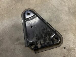 ŁAPA WSPORNIK KOŁYSKI PRZÓD LEWY RENAULT KADJAR NISSAN QASHQAI II J11