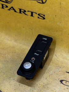 PANEL ADAPTER GNIAZDO 12V AUX RANGE ROVER EVOQUE L538 JAGUAR XJ X351