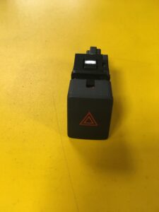 PRZYCISK WŁĄCZNIK AWARYJNYCH NISSAN X-TRAIL T32