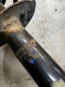 AMORTYZATOR ZWROTNICA PRZÓD LEWY DACIA LODGY STEPWAY LIFT 2022 1.5 BLUE DCI