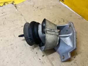 ŁAPA PODUSZKA PODPORA SILNIKA LEWA CHEVROLET CORVETTE C5 97-04