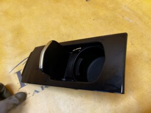 SCHOWEK NA KUBKI DEKOR TUNELU ŚRODKOWEGO PORSCHE PANAMERA 970 I LIFT