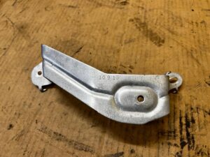 WSPORNIK MOCOWANIE UCHWYT BAGAŻNIKA LEWY MERCEDES GL X166