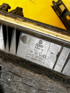 PUSZKA SKRZYNKA OBUDOWA BEZPIECZNIKÓW PORSCHE MACAN 95B