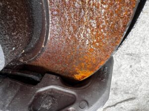 ZWROTNICA ZACISK TARCZA HAMULCOWA PRZÓD LEWY TESLA MODEL 3 PRZEDLIFT RWD