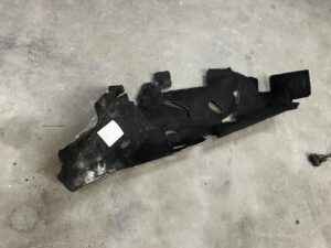 WYGŁUSZENIE NADKOLA BŁOTNIKA TYŁ LEWY PORSCHE MACAN 95B