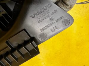 OSŁONA ZAŚLEPKA FOTELA KANAPY TYŁ LEWY 3 RZĄD VOLVO XC90 II