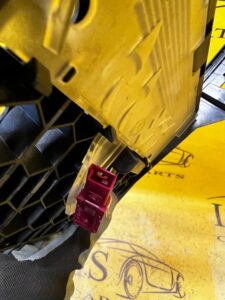 RAMKA OSŁONA UCHWYTU NA KUBKI TUNELU BMW 5 G30