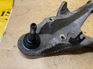 WAHACZ PRZÓD PRZEDNI LEWY DOLNY CHEVROLET CORVETTE C5 97-04