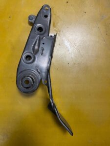 WSPORNIK MOCOWANIE ZAWIESZENIA SANEK INFINITI Q70