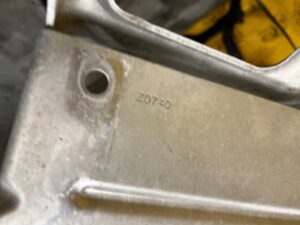 STELAŻ MOCOWANIE PODSTAWA SCHOWKA PASAŻERA CHEVROLET CORVETTE C5 97-04