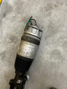 AMORTYZATOR PNEUMATYCZNY MIECH PRZÓD PRAWY PORSCHE CAYENNE II 7P5 GTS