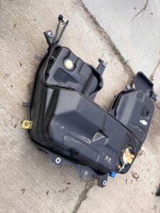 ZBIORNIK PALIWA BAK POMPA WEZE 2.0 DIESEL LAND ROVER DISCOVERY V L462