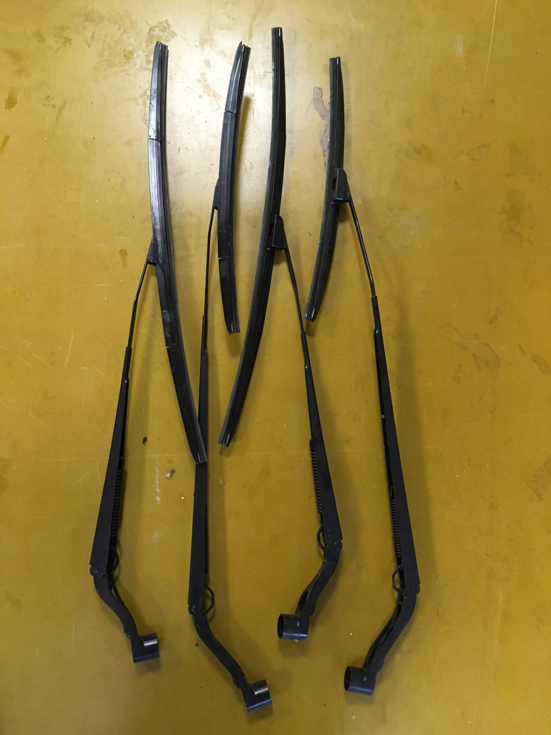 KOMPLET RAMIONA WYCIERACZEK NISSAN X-TRAIL T32 EUR