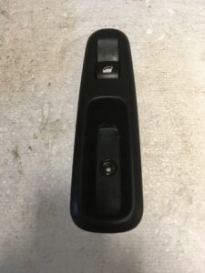 PRZEŁĄCZNIK SZYB GRAND C4 PICASSO II 98007337ZD