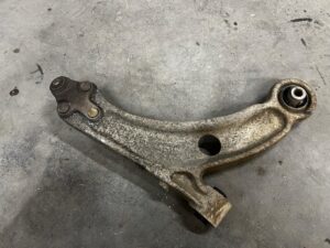 WAHACZ PRZÓD PRZEDNI LEWY PEUGEOT 308 II T9