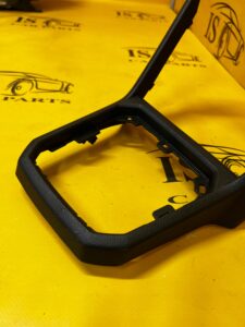 OSŁONA RAMKA RADIA DESKI KONSOLI DACIA SANDERO III 2023R