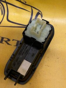 PANEL PRZEŁĄCZNIK SZYB KIEROWCA DACIA DUSTER II