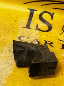 WYGŁUSZKA PIANKA OSŁONA ZAŚLEPKA RENAULT NISSAN