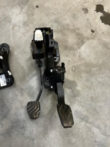 PEDAŁY HAMULCA GAZU SPRZĘGŁA MANUAL DACIA DUSTER II 2