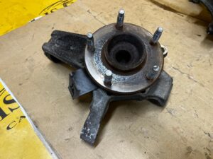 ZWROTNICA PIASTA PRZÓD LEWY CHEVROLET CORVETTE C5 97-04