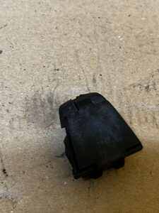 ZAŚLEPKA OSŁONA KLAMKI TYLNYCH DRZWI DACIA SANDERO 3 III