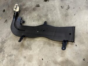 KANAŁ TUNEL KRATKA NAWIEWU POWIETRZA DACHU TYŁ PRAWY MERCEDES GLS X166