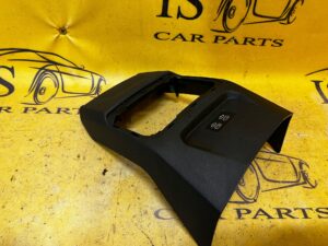 OSŁONA PLASTIK ZAŚLEPKA KRATKI NAWIEWU PORT USB BMW F40