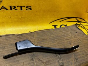 WSPORNIK MOCOWANIE DESKI ROZDZIELCZEJ KONSOLI AUDI A8 D4 4H