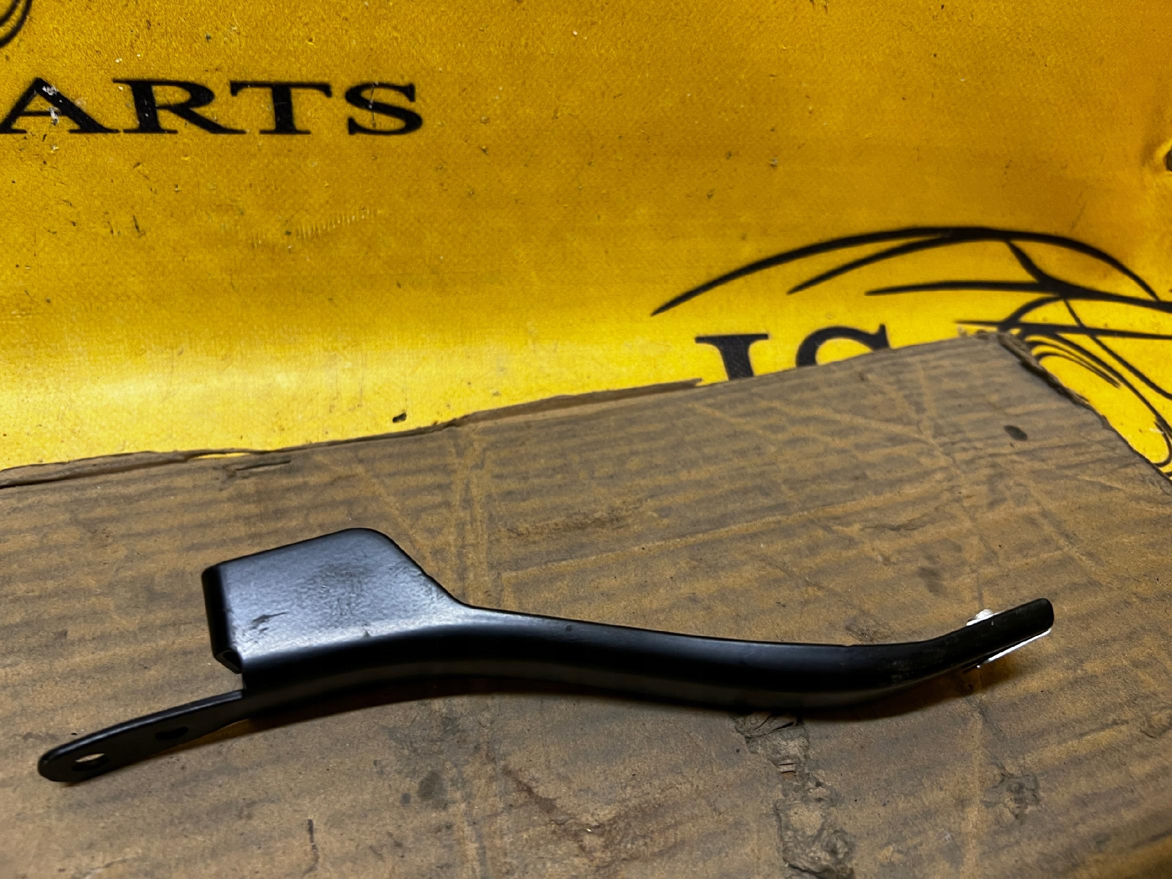 WSPORNIK MOCOWANIE DESKI ROZDZIELCZEJ KONSOLI AUDI A8 D4 4H