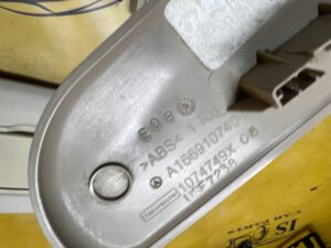 ZAŚLEPKA OSŁONA FOTELA PRZÓD PRAWY MERCEDES GLS X166