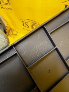 OSŁONA MASKOWNICA GŁOŚNIKA DESKI KONSOLI LR RANGE ROVER EVOQUE II L551