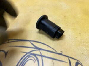 PRZEŁĄCZNIK PRZYCISK AIRBAG PODUSZKI POWIETRZNEJ PASAŻERA FORD FIESTA MK8