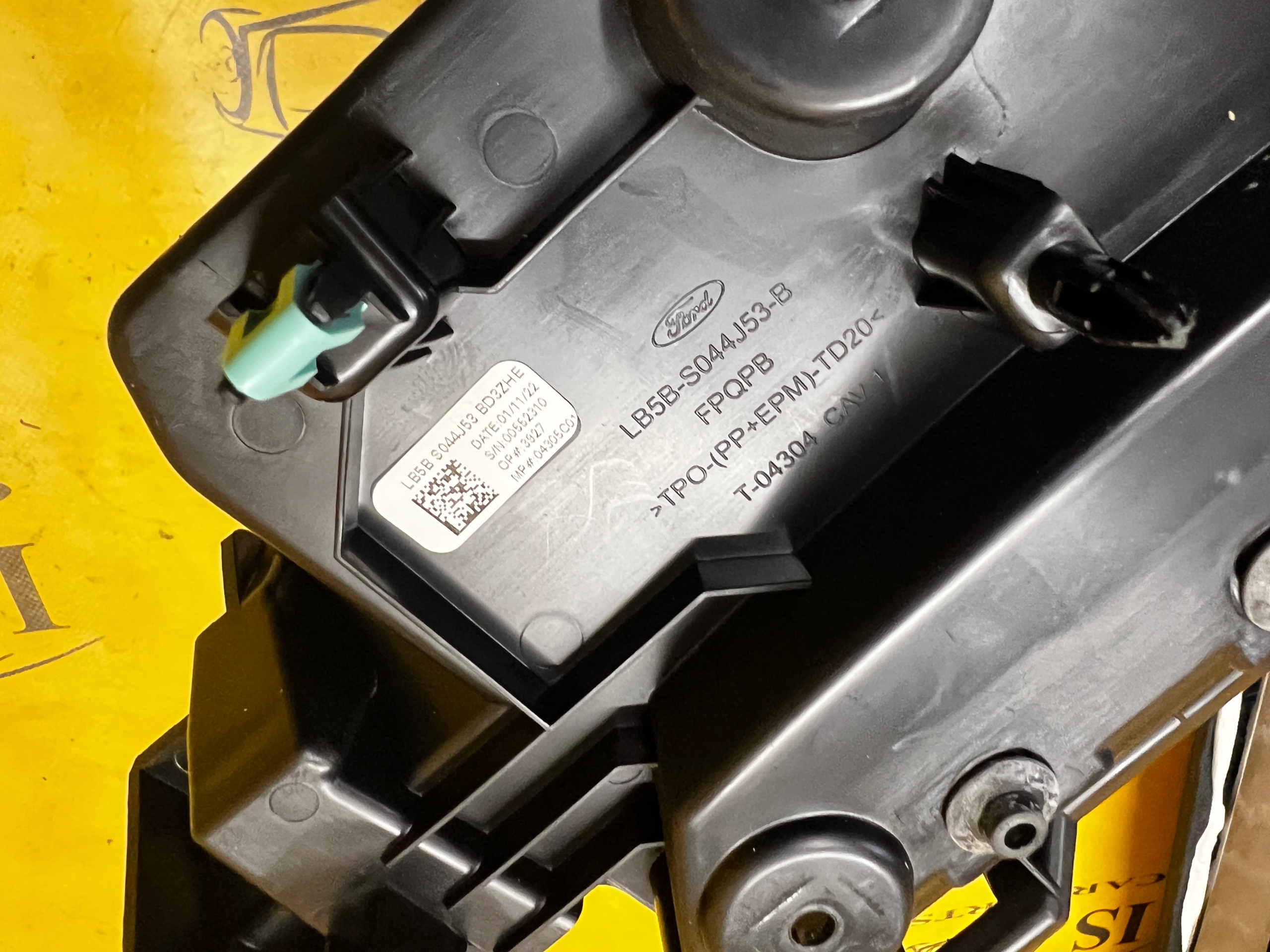 UCHWYT NA KUBEK CUPHOLDER W KONSOLI TYŁ TYLNEJ FORD EXPLORER VI MK6