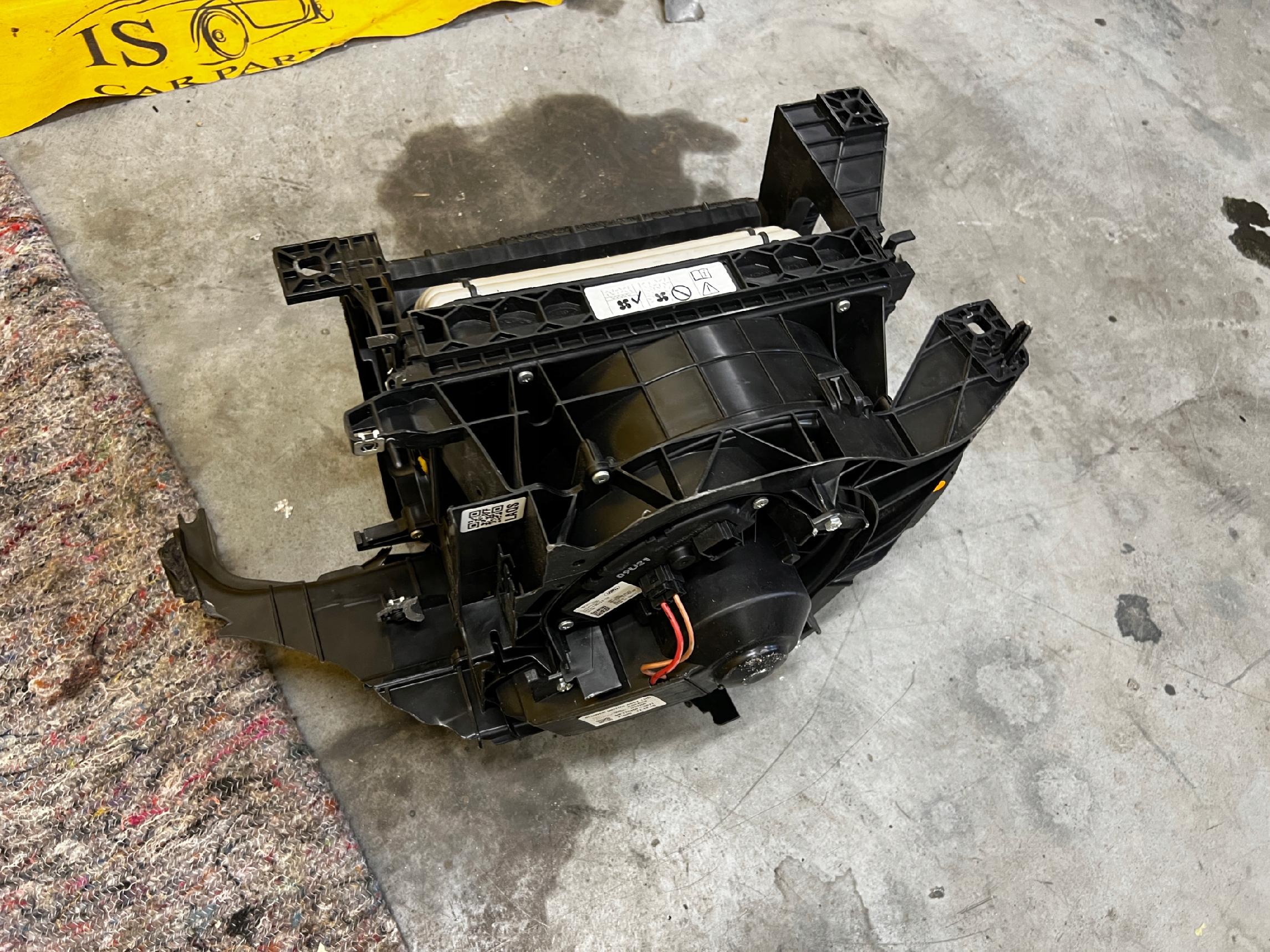 DMUCHAWA POWIETRZA NAWIEWU WENTYLATOR RANGE ROVER VELAR L560 EU