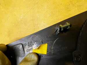 OSŁONA MASKOWNICA GŁOŚNIKA TYŁ LEWA CHEVROLET CORVETTE C5 97-04