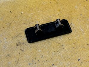 ZNACZEK EMBLEMAT DESKI KONSOLI JAGUAR XJ X351