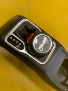 MIESZEK GAŁKA BIEGÓW CUPHOLDER JEEP WRANGLER JL