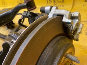 KOMPLETNA BELKA ZAWIESZENIA TYŁ FORD KUGA MK3 III 2.5 HYBRYDA